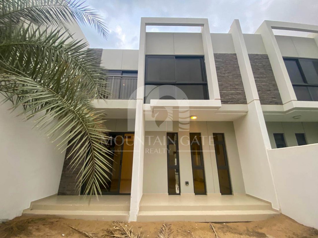 Townhouse in Damac Hills 2, Dubai, United Arab Emirates 5 - 18457194