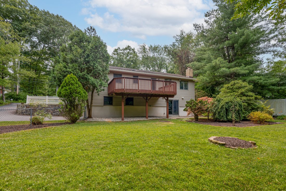 House in Danbury, Connecticut, United States 4 - 18456749