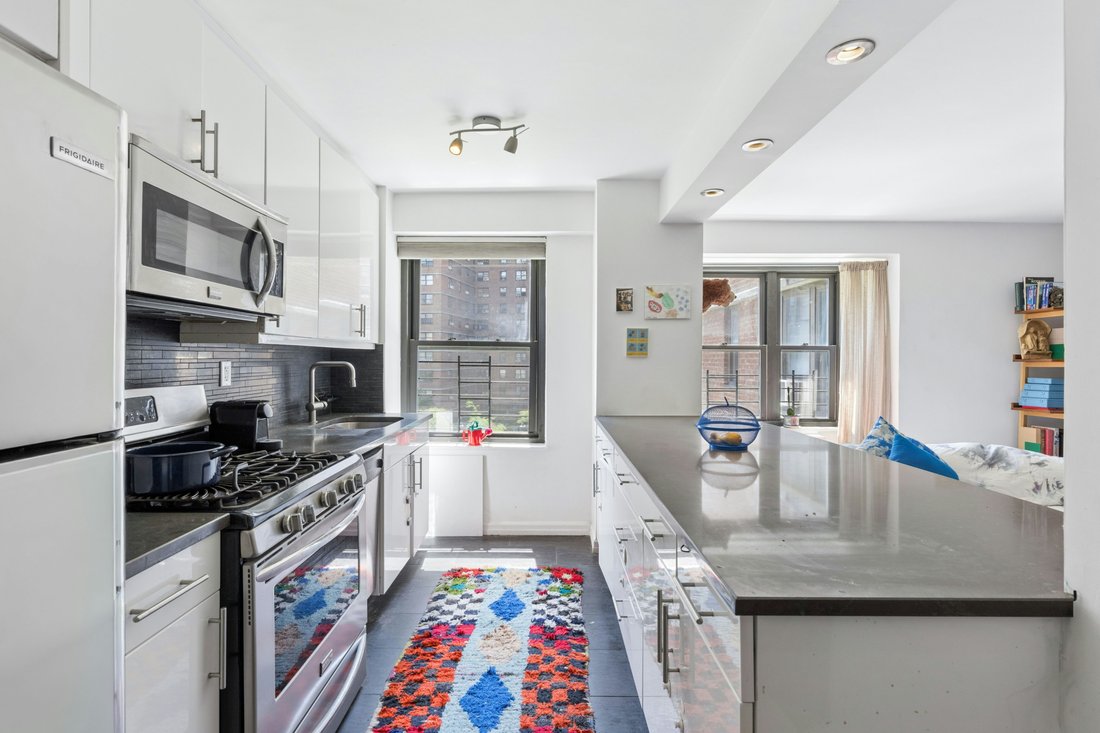 Co Op in New York, New York, United States 4 - 18450592