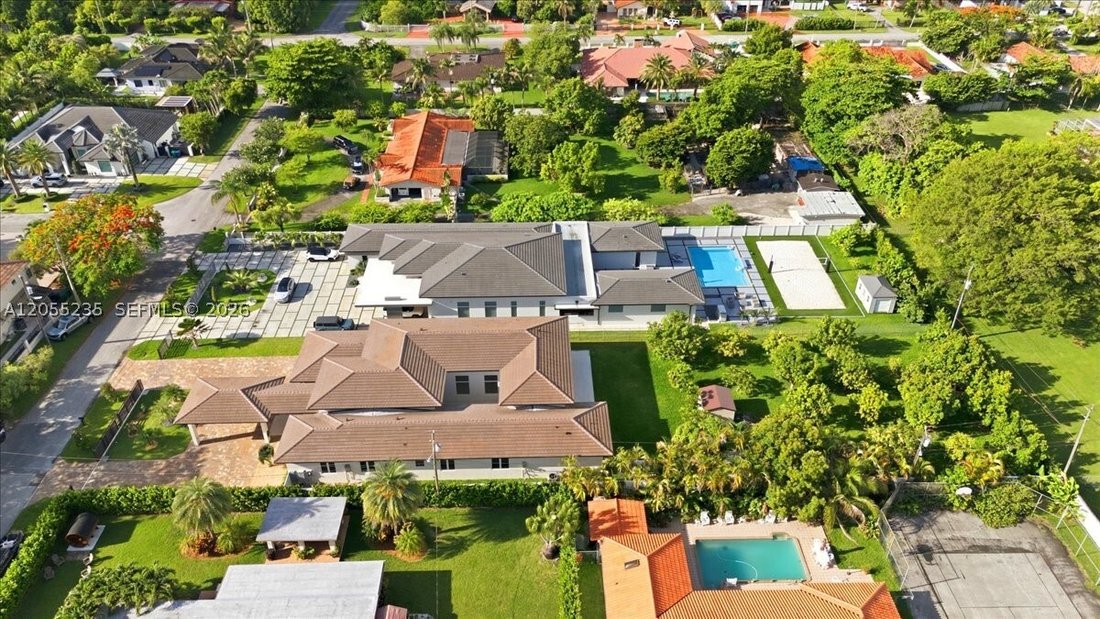 House in Miami, Florida, United States 5 - 18459386