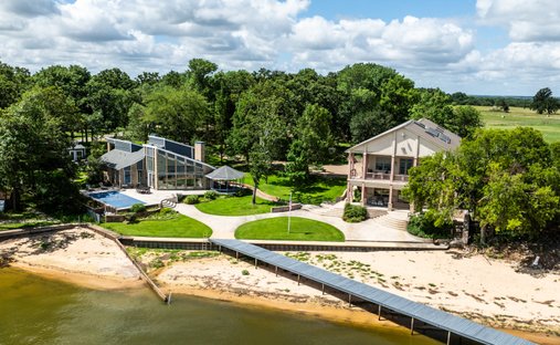 House in Trinidad, Texas, United States 1