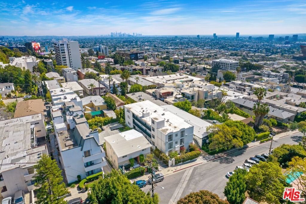 Los Angeles, California, United States 2 - 18459101