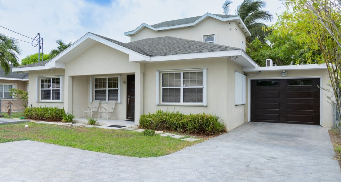 House in Savannah, Bodden Town, Cayman Islands 1 - 18460563