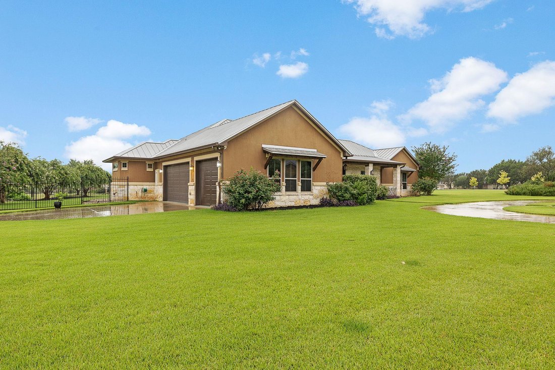 House in Liberty Hill, Texas, United States 4 - 18459436
