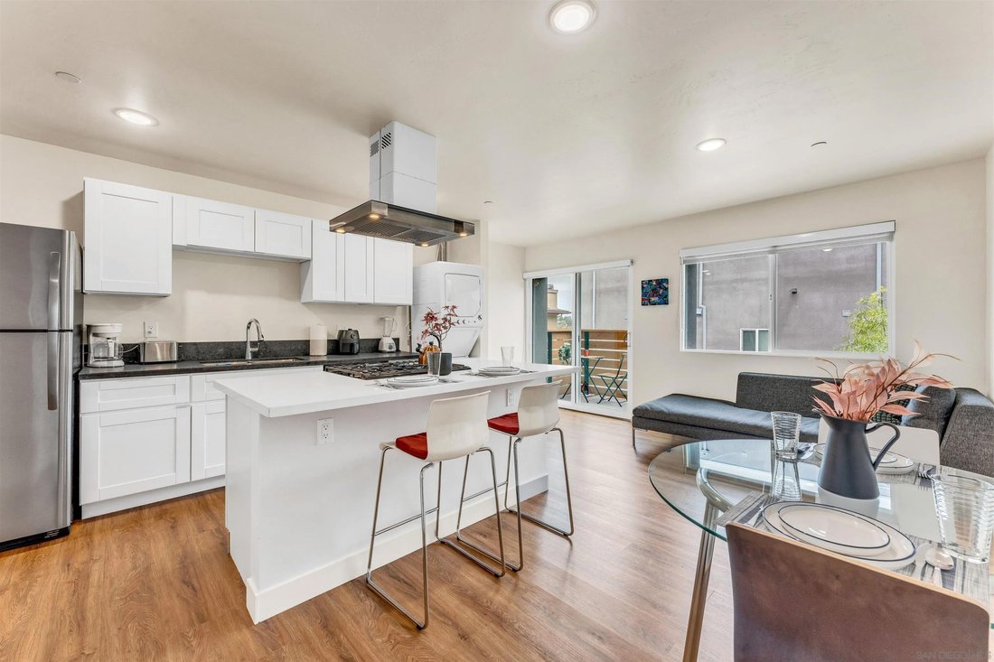 San Diego, California, United States 2 - 18459265