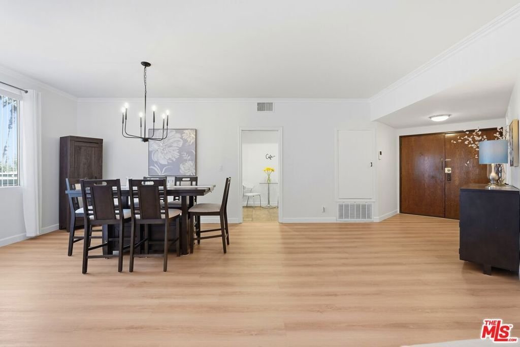 Condo in Los Angeles, California, United States 3 - 18462430
