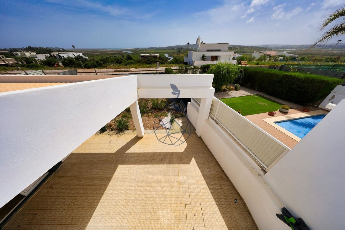 Villa in Mexilhoeira Grande, Algarve, Portugal 1 - 17797894