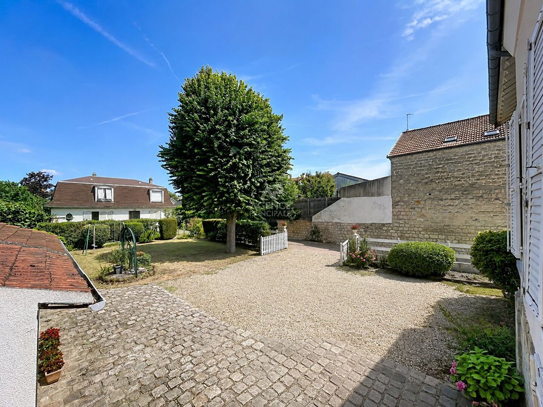House in Montesson, Ile-de-France, France 3 - 18456788
