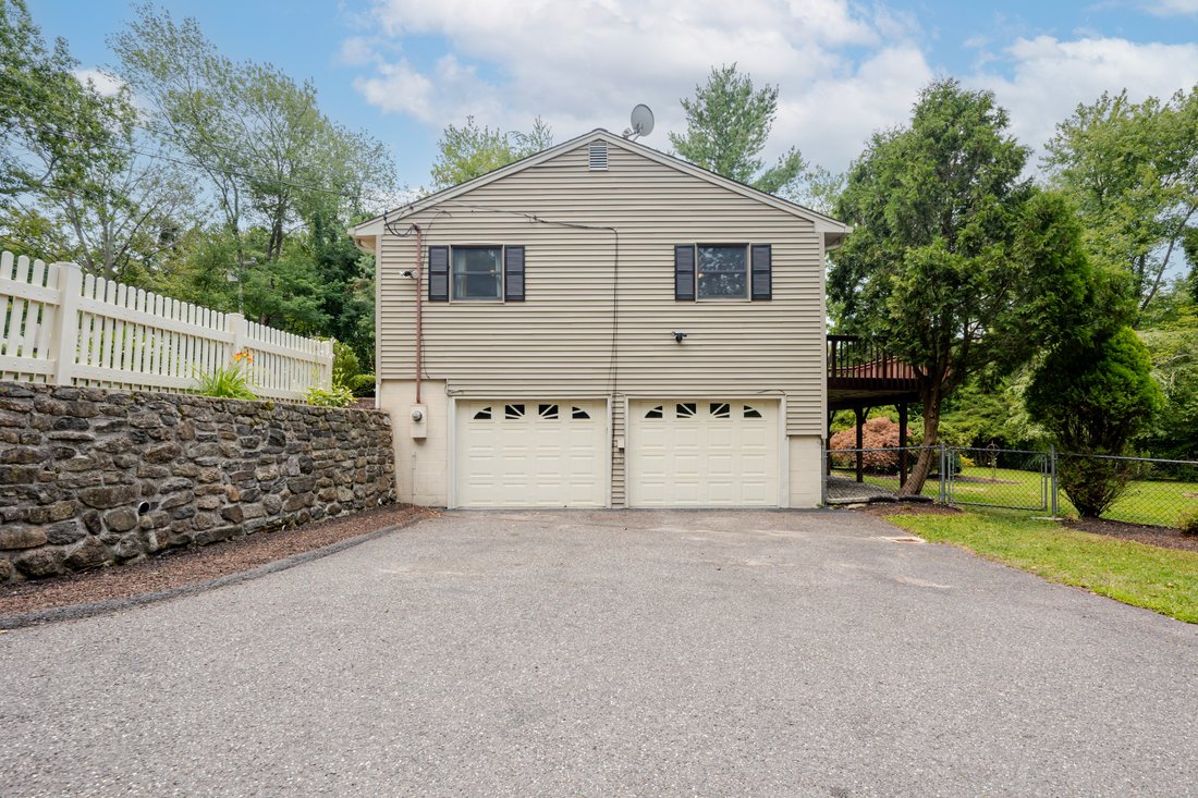 House in Danbury, Connecticut, United States 5 - 18456749