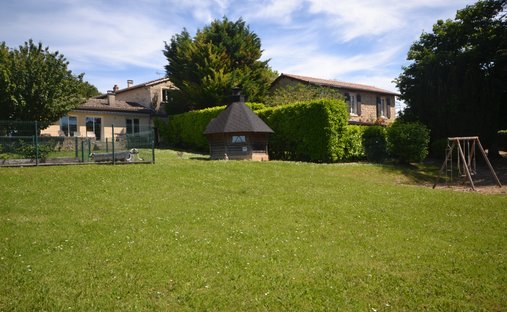 Estate in Liergues, Porte des Pierres Dorees, France 1