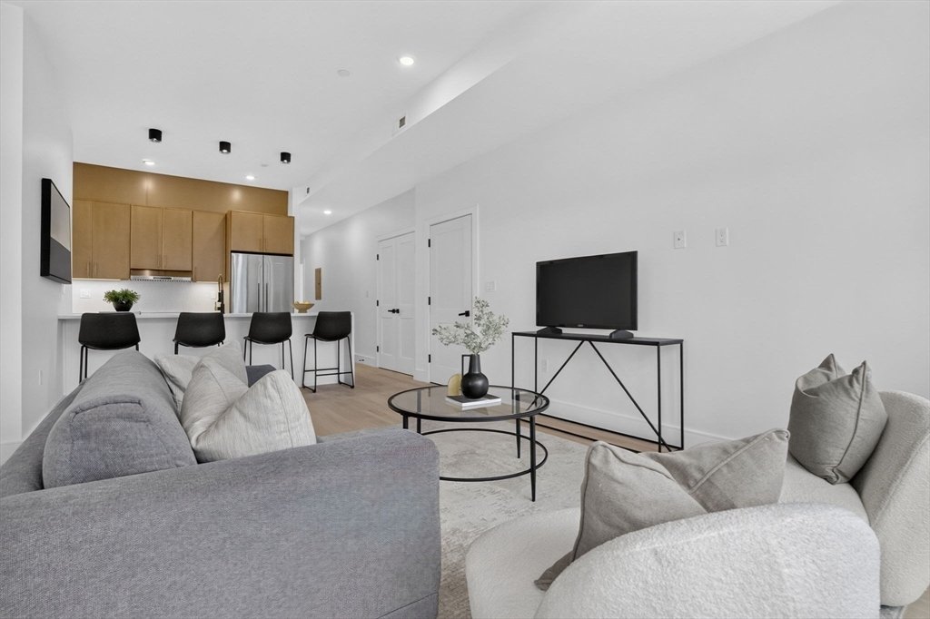 Condo in Somerville, Massachusetts, United States 5 - 18460035
