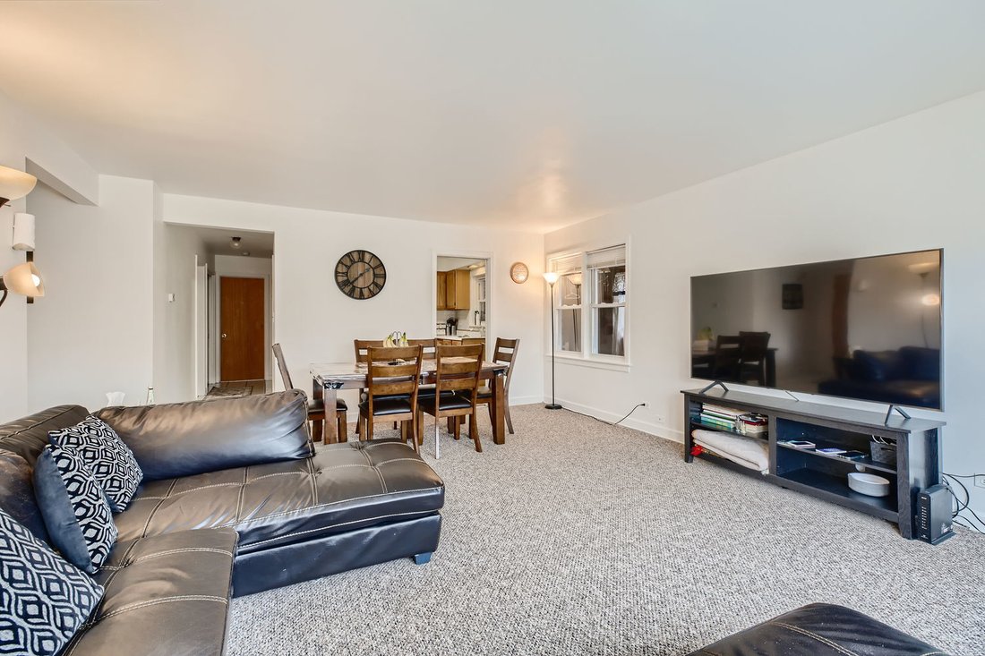 Skokie, Illinois, United States 4 - 18456261