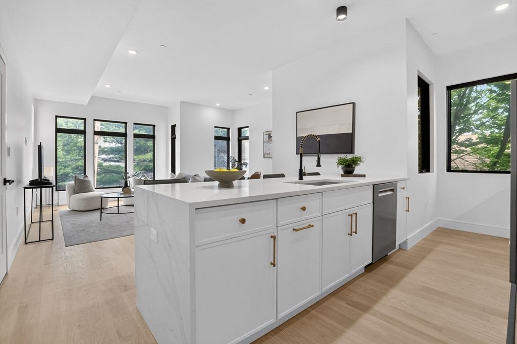 Condo in Somerville, Massachusetts, United States 4 - 18460035