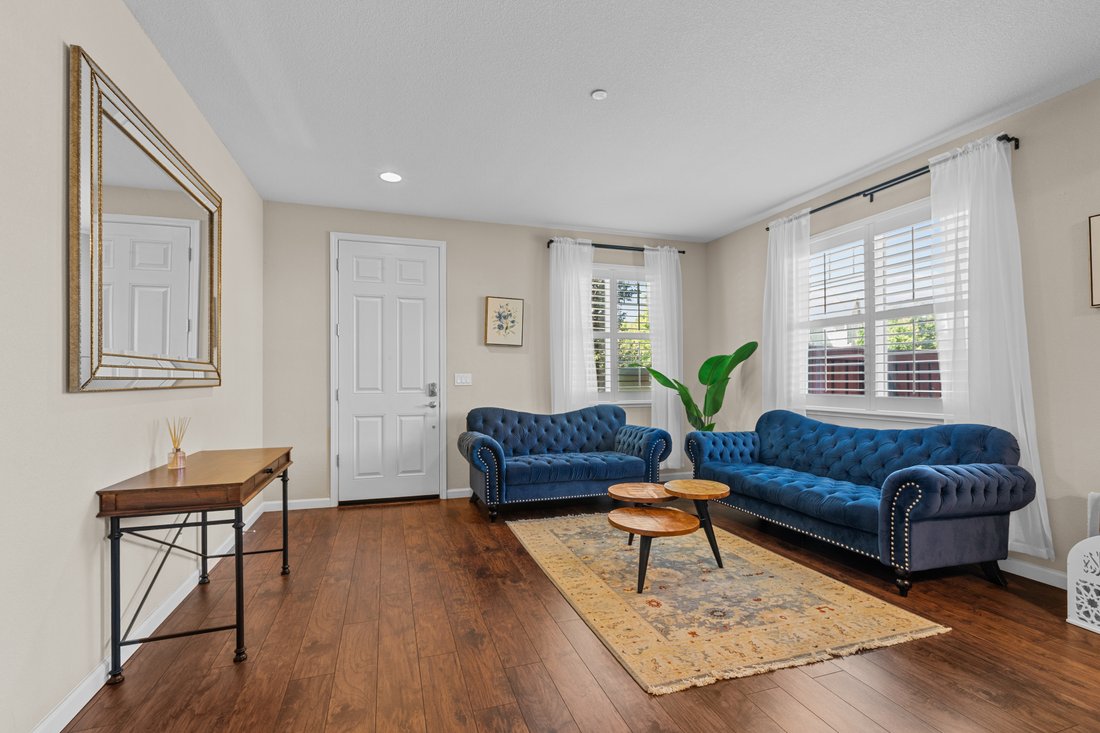 West Sacramento, California, United States 3 - 18464309