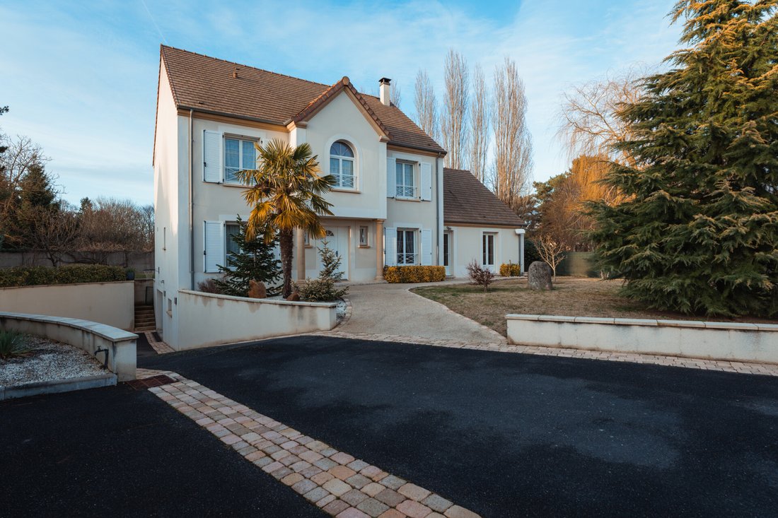 House in Saint-Martin-en-Biere, Ile-de-France, France 1 - 18456962