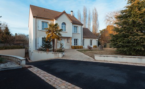 House in Saint-Martin-en-Biere, Ile-de-France, France 1