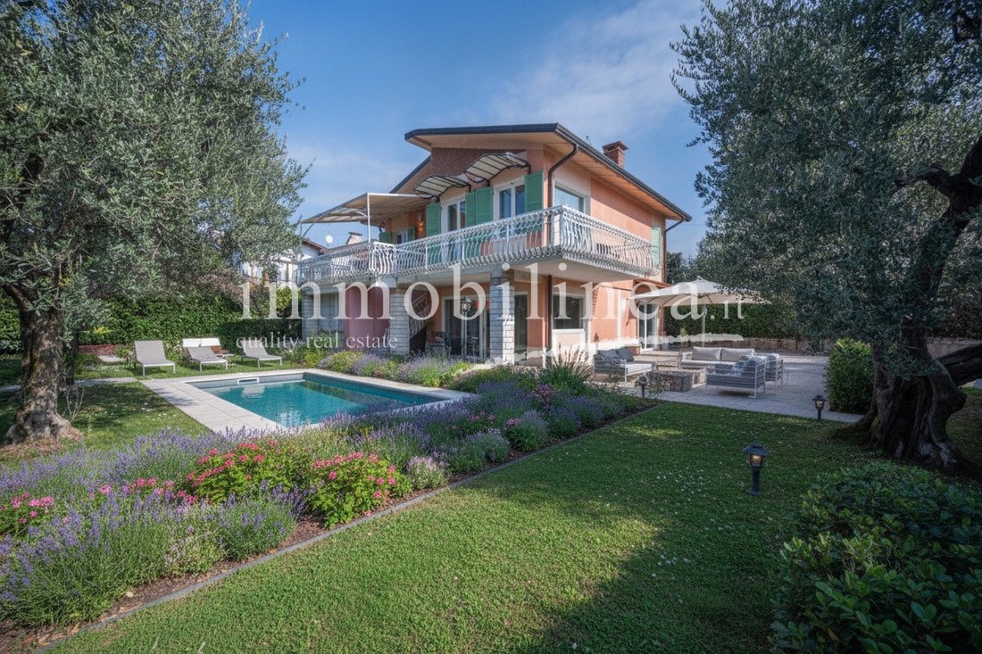 Villa in Lazise, Veneto, Italy 1 - 17415746