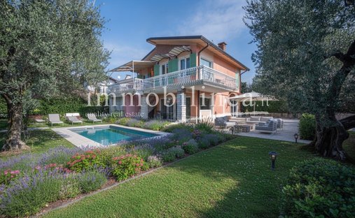 Villa in Lazise, Veneto, Italy 1