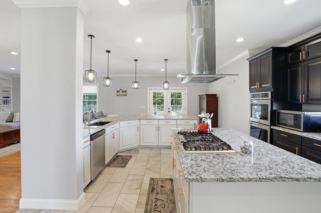 House in Swansea, Massachusetts, United States 4 - 18154071
