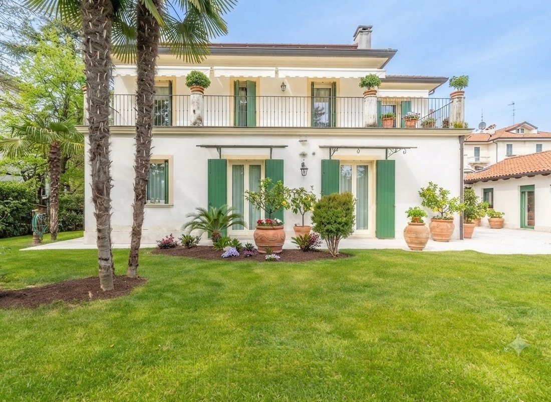Villa in Montebelluna, Veneto, Italy 2 - 15632415