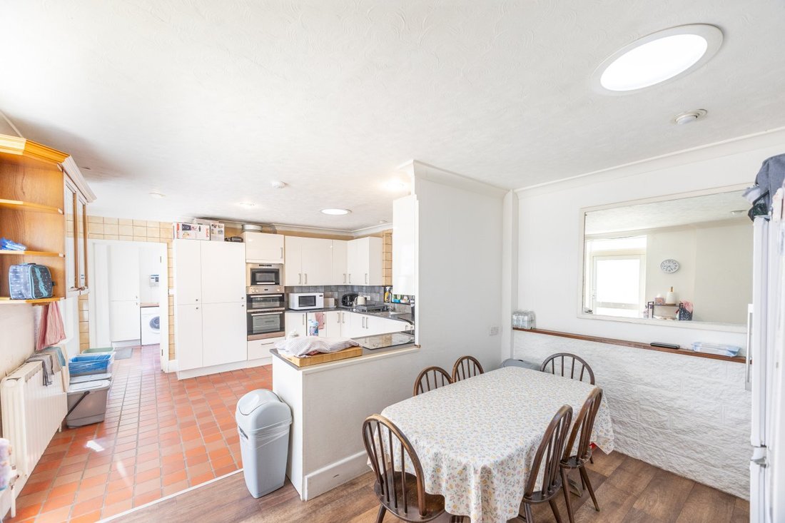 House in United Kingdom 3 - 18458562