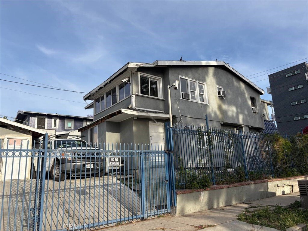 Los Angeles, California, United States 1 - 18472131