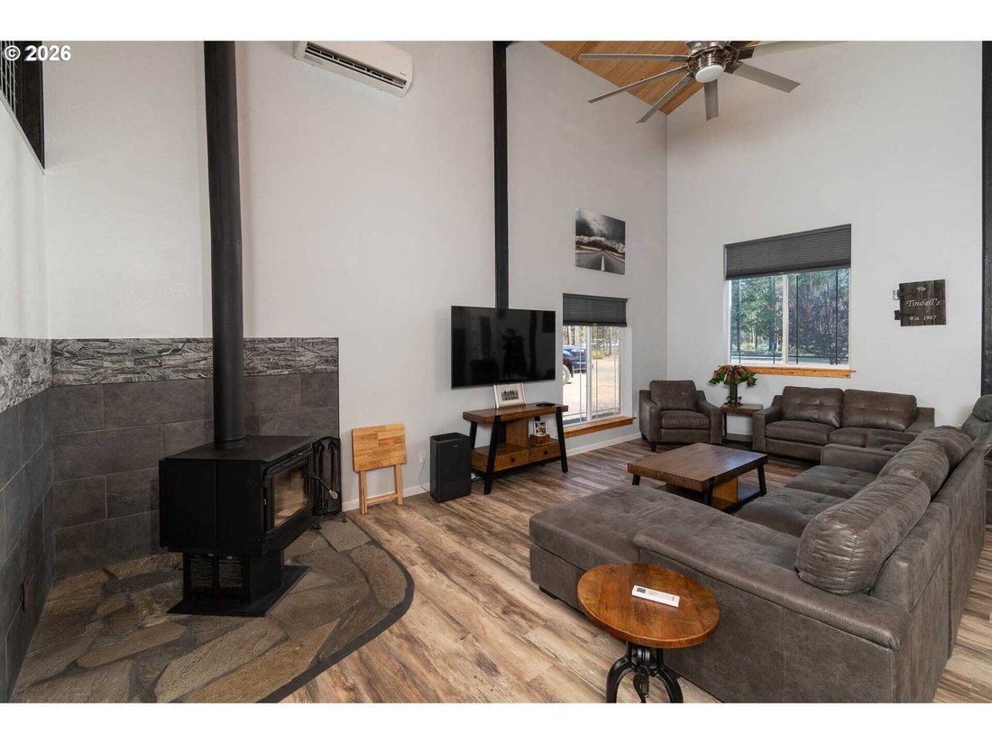 House in Gilchrist, Oregon, United States 2 - 18460529