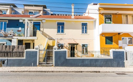 House in Carcavelos e Parede, Lisbon, Portugal 1
