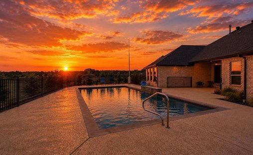 House in Granbury, Texas, United States 1