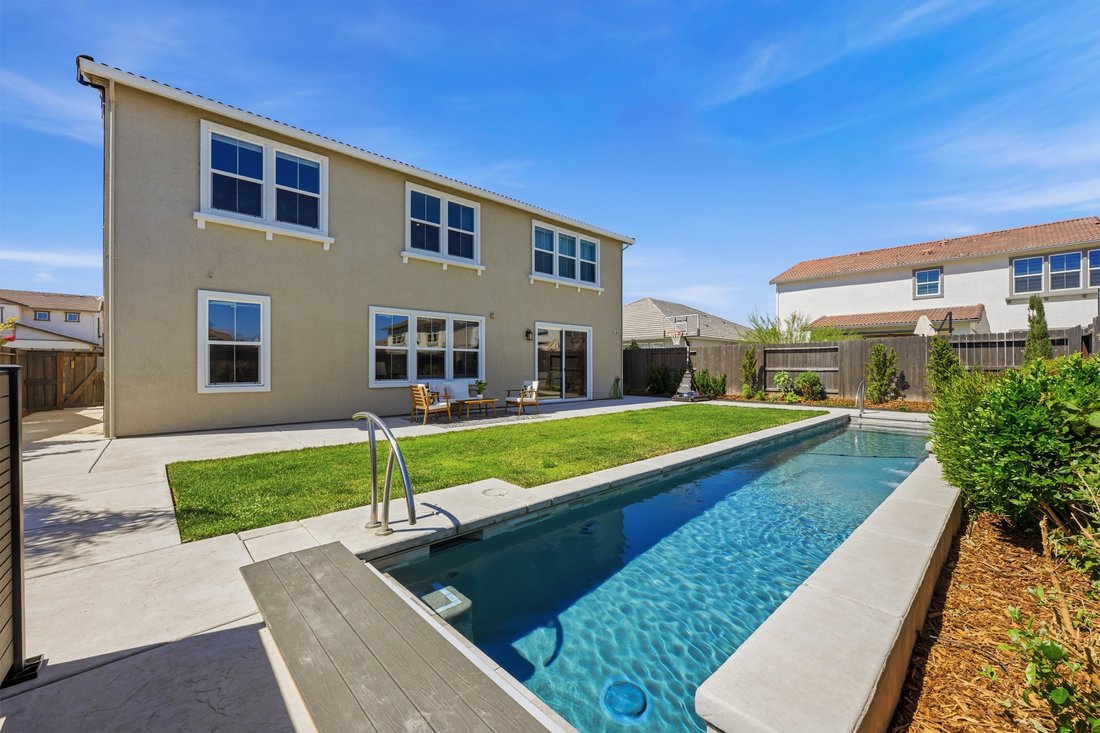Altro a Elk Grove, California, Stati Uniti 2 - 18464387