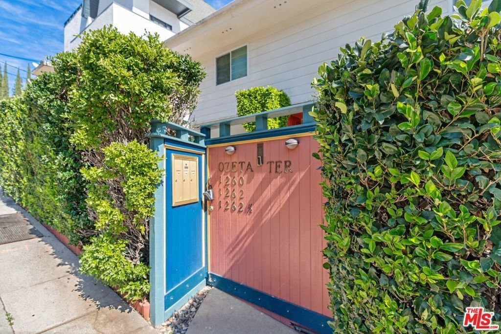 Los Angeles, California, United States 3 - 18459101