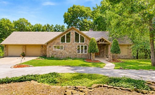 House in Decatur, Arkansas, United States 1