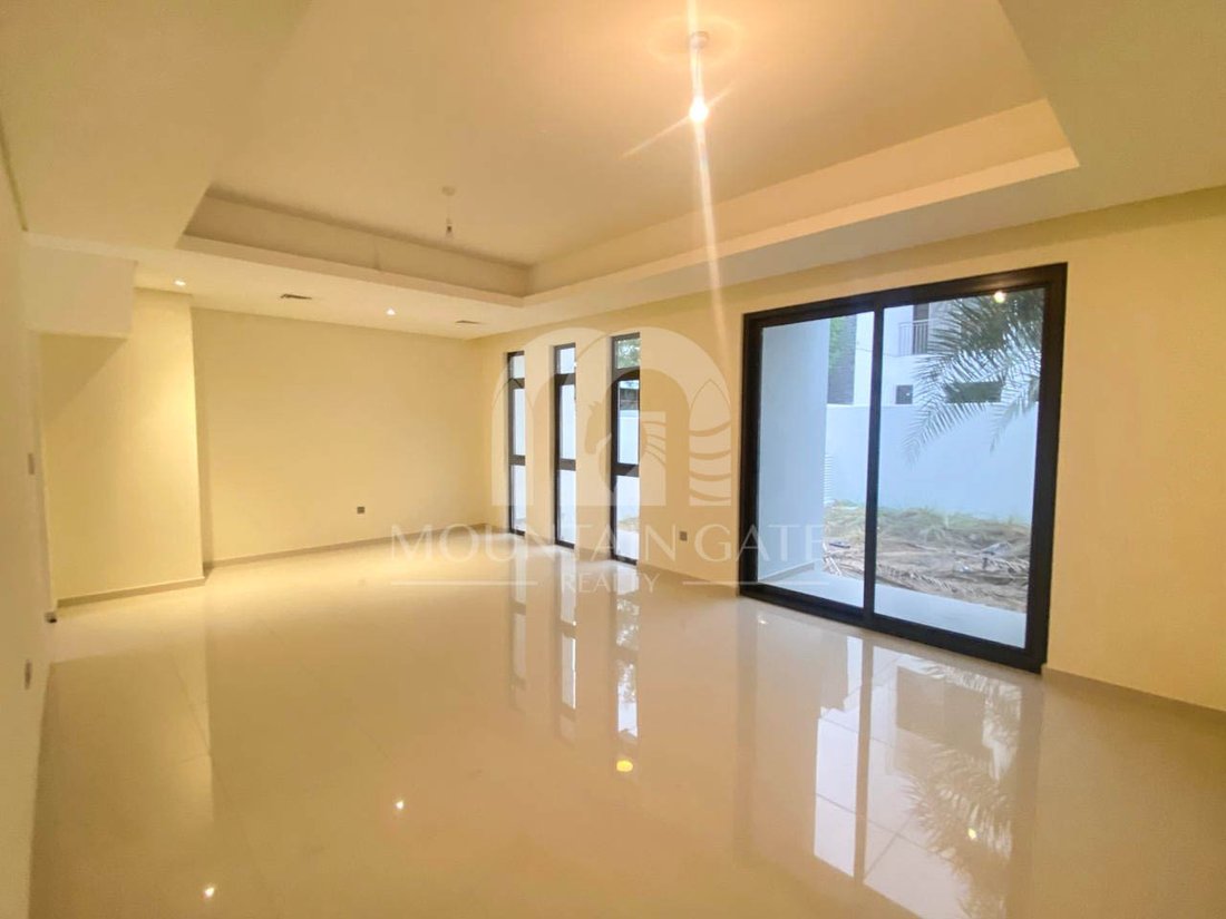 Townhouse in Damac Hills 2, Dubai, United Arab Emirates 2 - 18457194