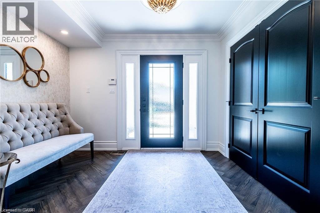 House in Hamilton, Ontario, Canada 5 - 18460022
