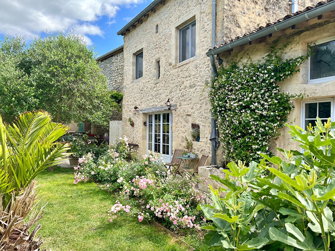 Villa in Branne, Nouvelle-Aquitaine, France 1 - 18459182