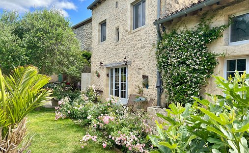 Villa in Branne, Nouvelle-Aquitaine, France 1