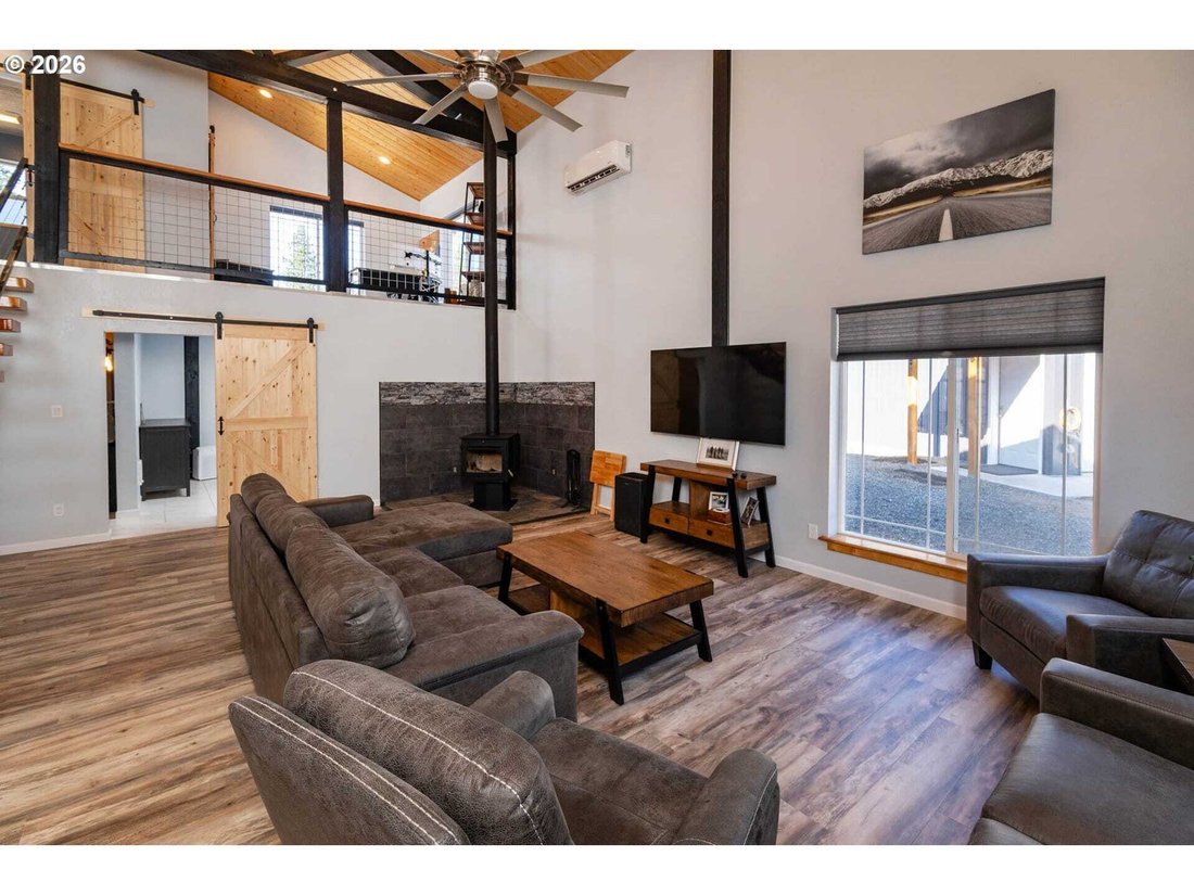 House in Gilchrist, Oregon, United States 3 - 18460529