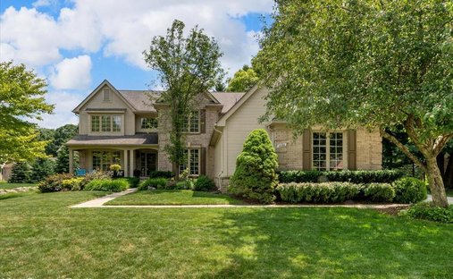 House in Lake Angelus, Michigan, United States 1