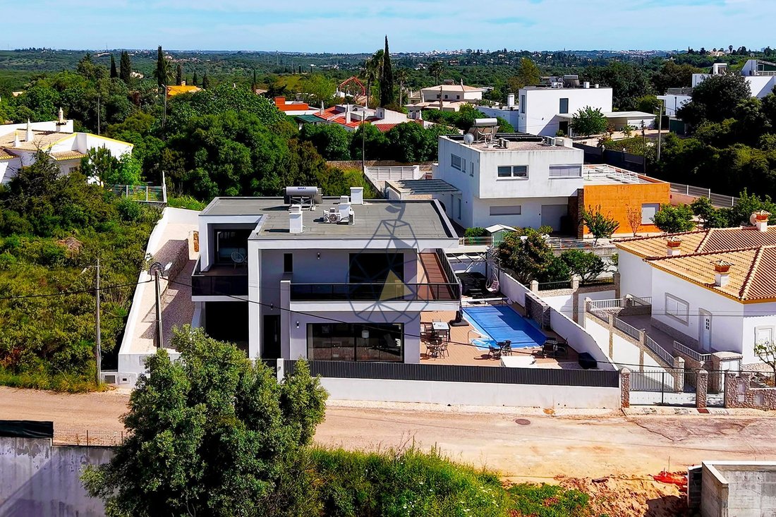 Villa in Mexilhoeira Grande, Algarve, Portugal 4 - 17746228