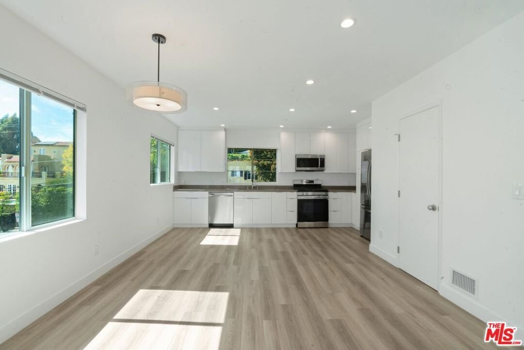 Los Angeles, California, United States 4 - 18459101