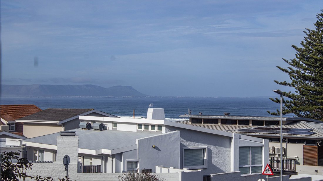 House in Overstrand Local Municipality, Western Cape, South Africa 3 - 18469673