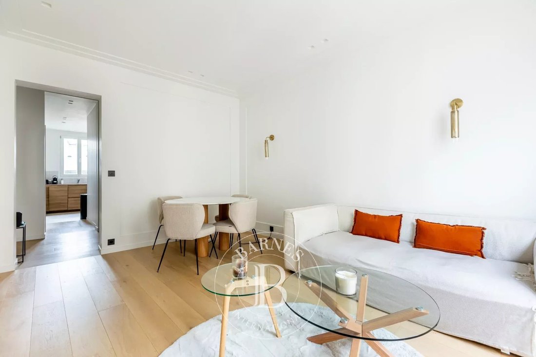 Apartment in Batignolles-Cardinet, Paris 17e Arrondissement, Paris 2 - 18454369