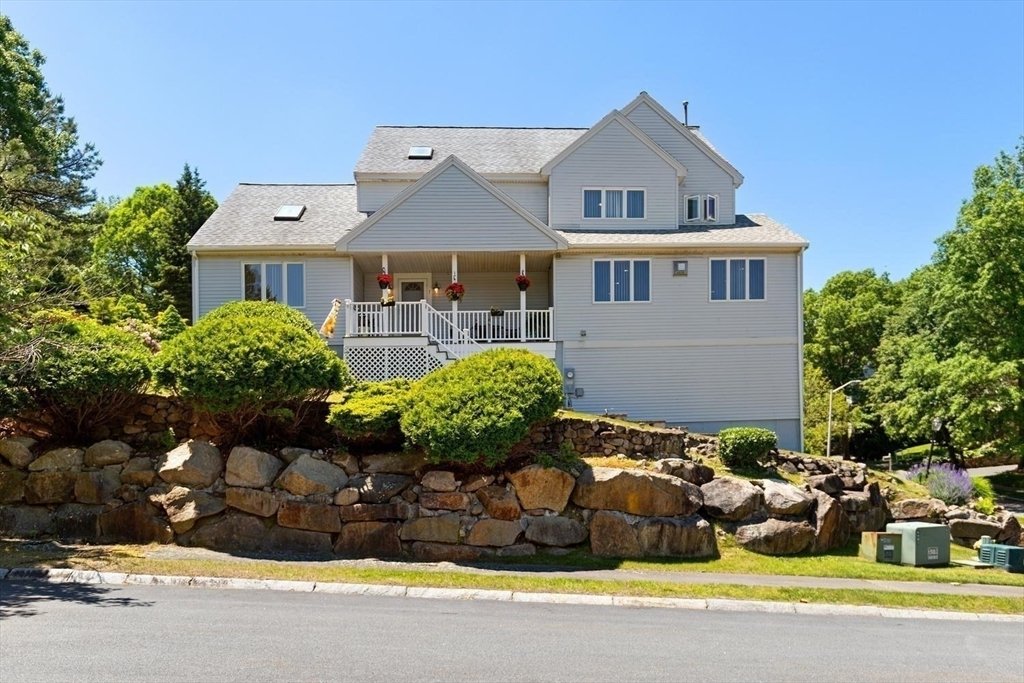 House in Peabody, Massachusetts, United States 2 - 18150925