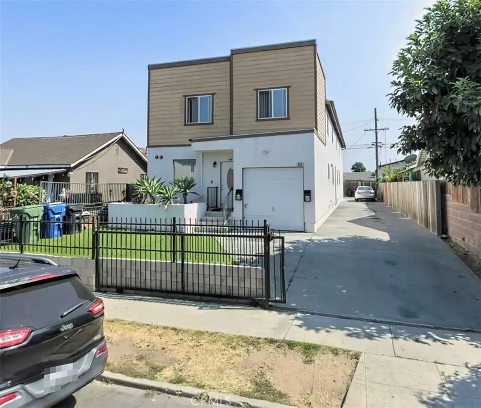 Los Angeles, California, United States 2 - 18469420