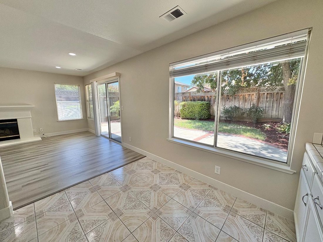 Morgan Hill, California, United States 4 - 18460486