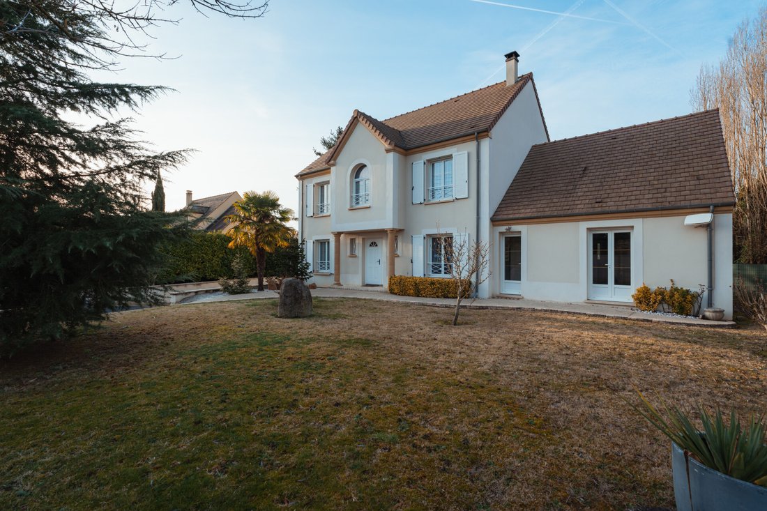 House in Saint-Martin-en-Biere, Ile-de-France, France 2 - 18456962