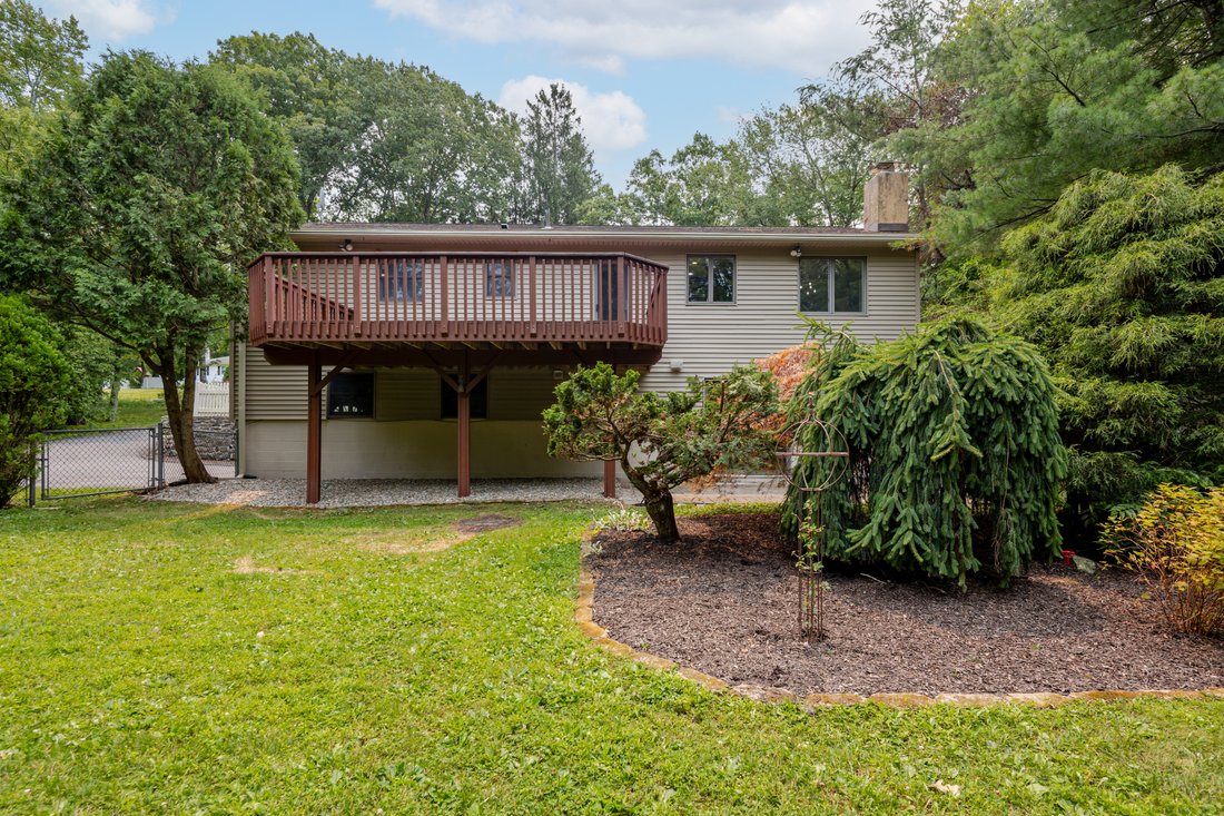 House in Danbury, Connecticut, United States 3 - 18456749