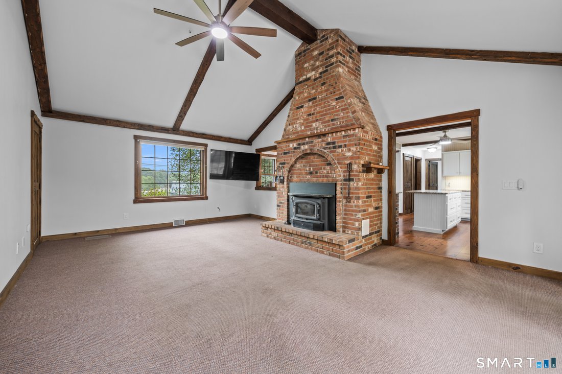 House in Stratford, Connecticut, United States 5 - 18458394