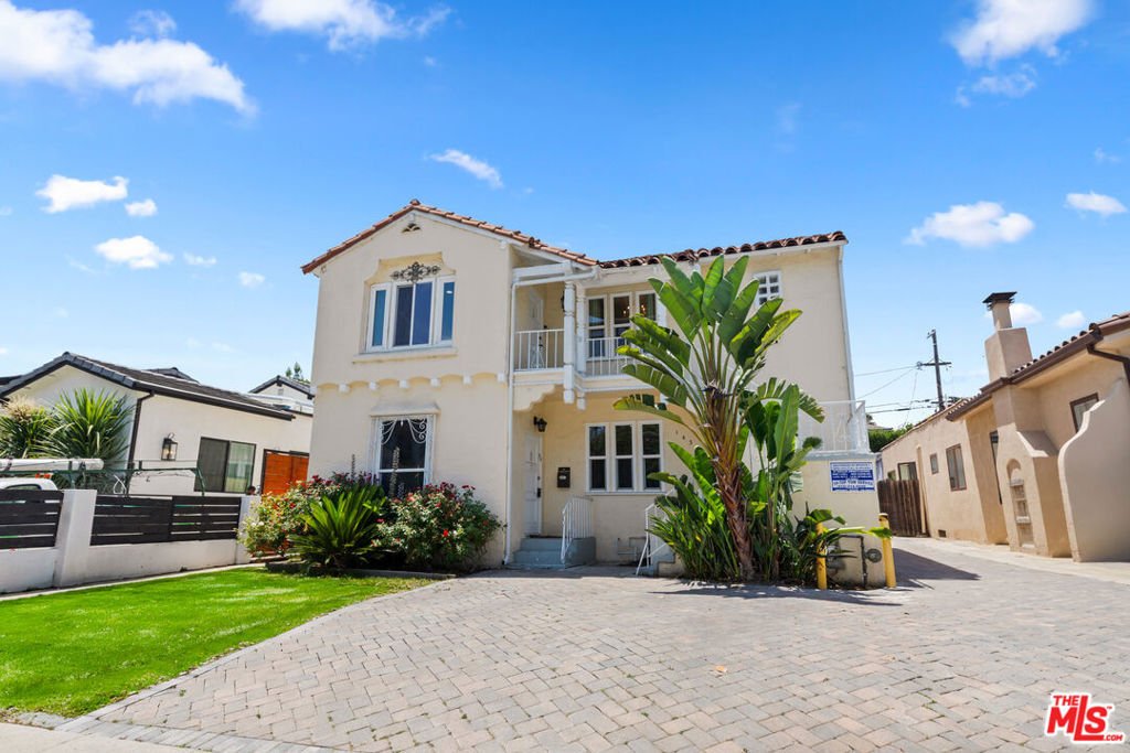 Los Angeles, California, United States 3 - 18459125