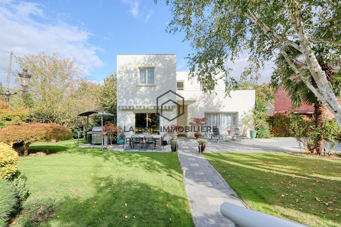 Villa in Quincy-sous-Senart, Ile-de-France, France 1 - 18465482